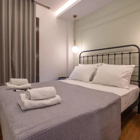 Live Life Plaka Apartment *